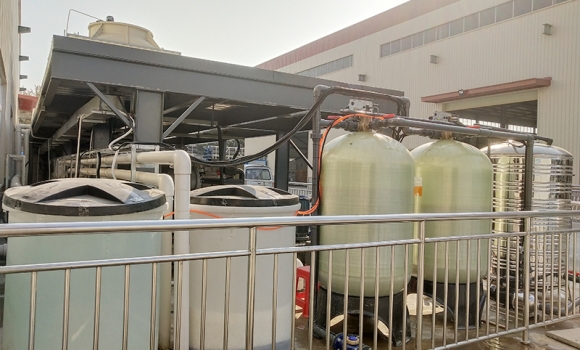 云南昆明某工厂10-15吨软化水设备